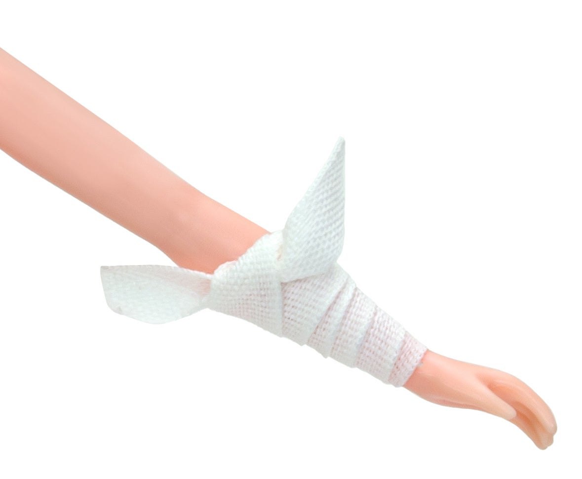 左腕の包帯風の表現。人形用の小物として付属します。